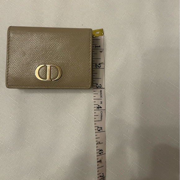 Dior Tan 30 Montaigne Wallet with CD Logo - Picture 16 of 16